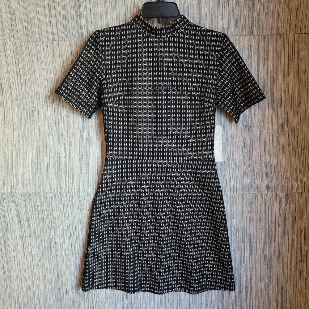 NWT Urban Girl Black White High Neck Short Sleeve Dress Zip Short Size Small